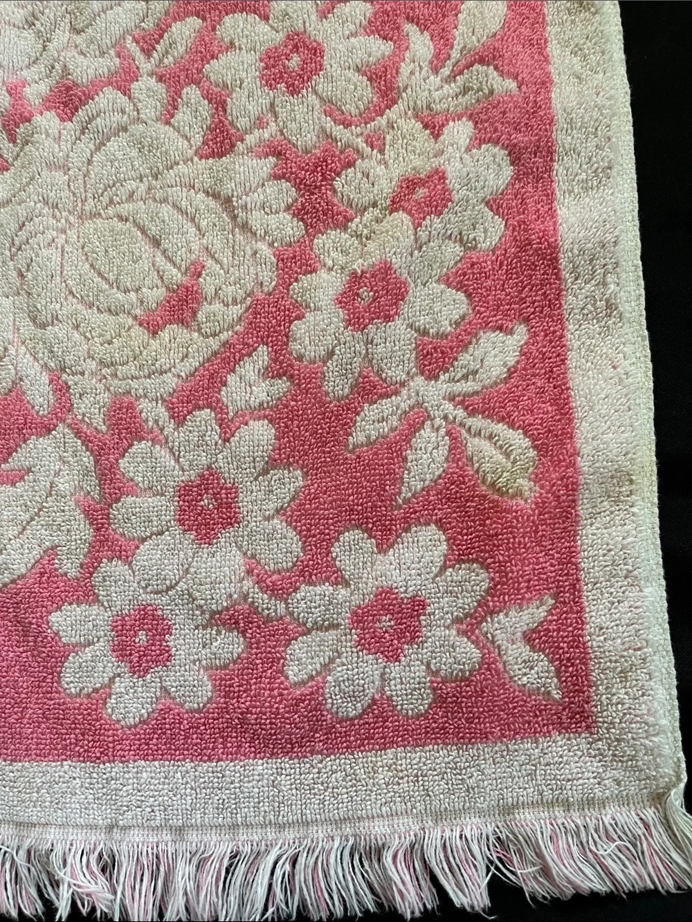 Vtg Fieldcrest Floral Sculpted Hand Towel Pink & White Flower Power MCM *READ*